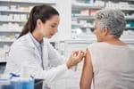 Vaccinatie bij de apotheek: griep- en covidprik dicht bij huis