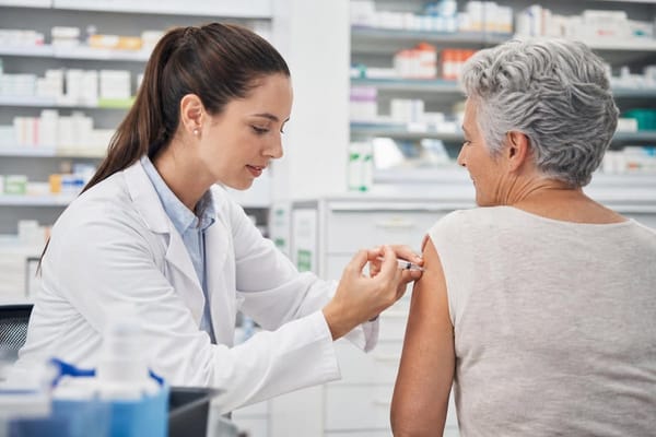 Vaccinatie bij de apotheek: griep- en covidprik dicht bij huis